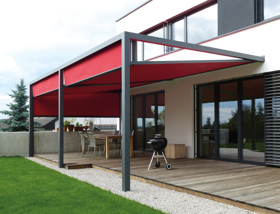 cubola zonwering aanbouw met rood acryldoek