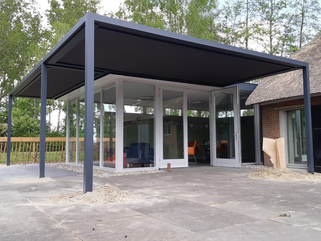 horizontale cubola zonwering als aanbouw