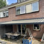 knikarmscherm corfu met geel zwart doek in denekamp