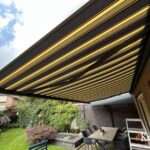 knikarmscherm corfu met geel zwart doek in denekamp